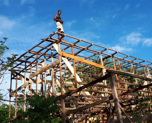 Construction de l’Éco-village Hapinesien